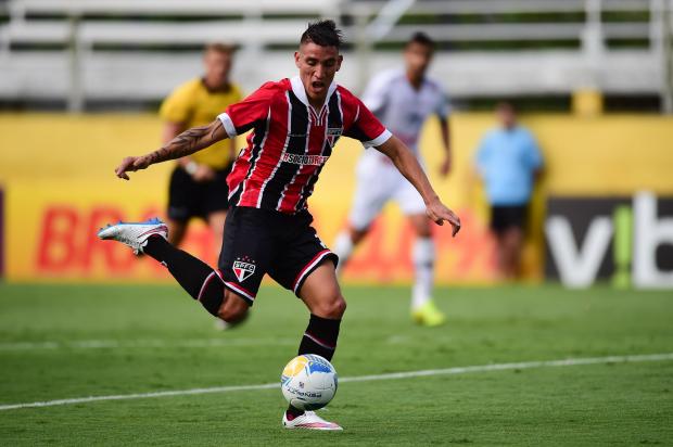 Centurión fez assistência para gol de Boschilia e também deixou sua marca neste sábado de Carnaval