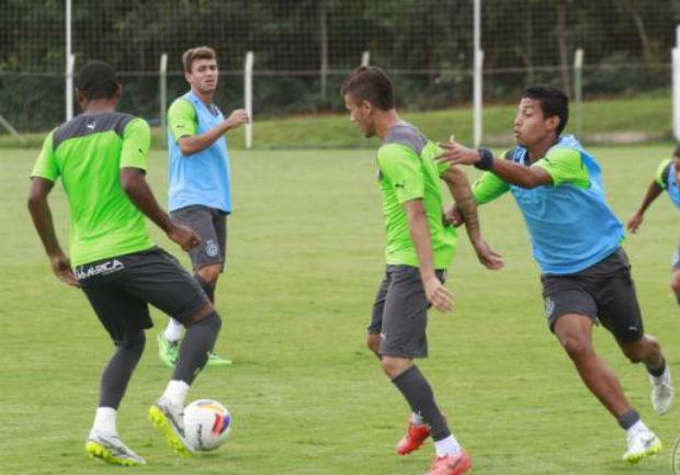 Depois do treino tático, os jogadores do Goiás participaram de um recreativo