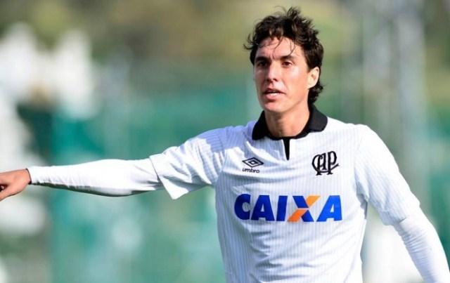 O atacante Cléo celebrou a boa pré-temporada e já projetou um grande ano no Atlético Paranaense