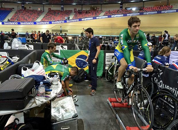 O Brasil ficou com a 15ª posição na prova de Velocidade por Equipe no Mundial de Ciclismo de Pista, na França