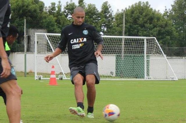 Wellington Paulista ainda não sabe se começará jogando, mas já está ansioso para seu primeiro Atletiba