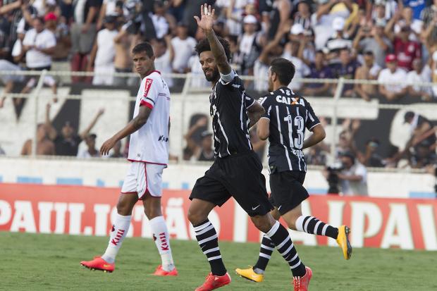 Com Bruno Henrique fora, Cristian é reserva imediato de Ralf e de Elias (foto: Daniel Augusto Jr.)