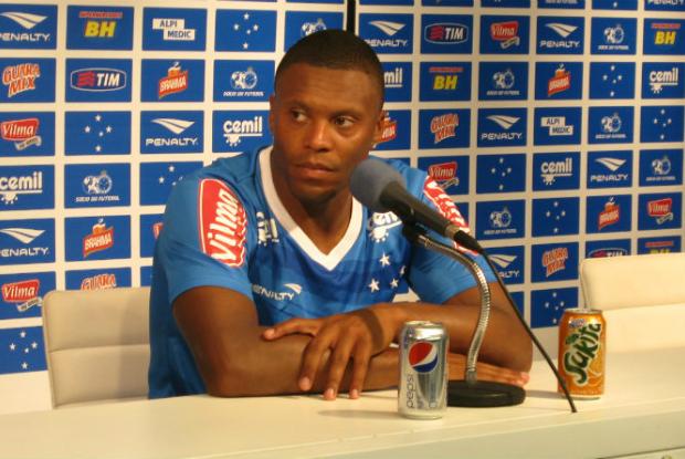 Com procedimento cirúrgico marcado nesta quinta-feira, Júlio Baptista e desfalca Cruzeiro nas próximas semamas