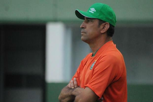 O técnico Vinícius Eutrópio garantiu que continuará com o rodízio na Chapecoense