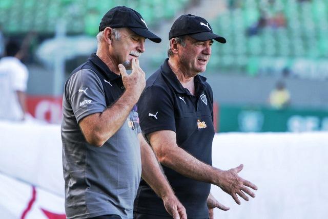 Levir Culpi colocou Lucas Cândido na lateral esquerda do Atlético-MG antes da partida contra o Atlas