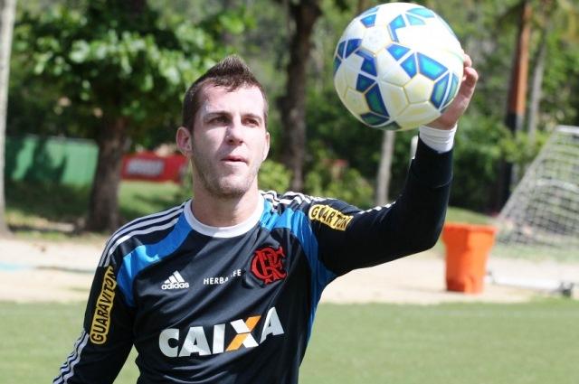 Paulo Victor vai completar 100 jogos com a camisa do Flamengo se entrar em campo nesta quarta