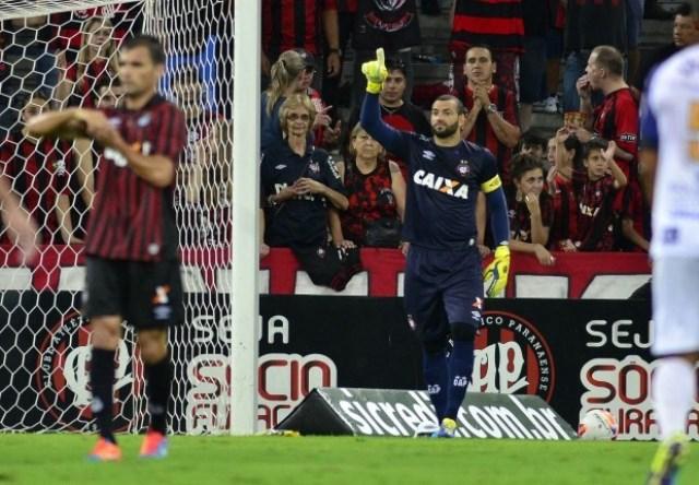 Contra o Foz do Iguaçu, Weverton completou 145 jogos com a camisa do Atlético (Foto: Gustavo Oliveira/CAP)