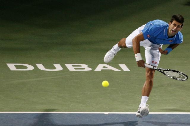 Com direito a pneu, Djoko bateu Berdych pela 18ª vez em 20 jogos (Foto: Karim Sahib)