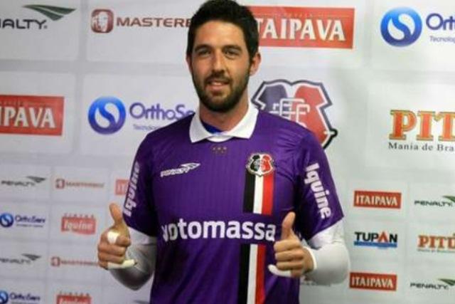 Bruno está no Santa Cruz, mas não foi relacionado para o clássico diante do Náutico