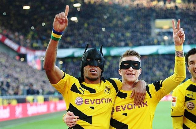Abaumeyang e Reus, a dupla Batman e Robin do Borussia Dortmund (Foto: Borussia Dortmundo/Twitter)