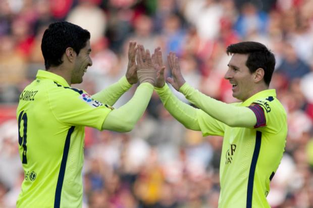 Gentileza de Suárez rendeu a Messi (à dir.) seu 26º gol no Campeonato Espanhol (Foto: Jorge Guerrero)