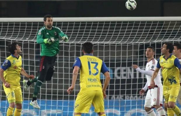 O goleiro espanhol Diego López manteve a bola longe do gol do Milan diante do Chievo