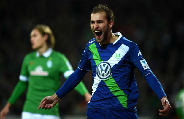 Bas Dost marcou dois, dos cinco gols marcados na vitória do Wolfsburg