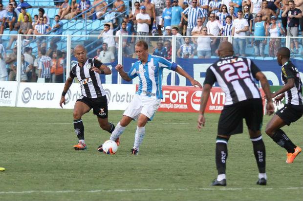 Marquinhos marcou o gol de empate do Avaí no segundo tempo
