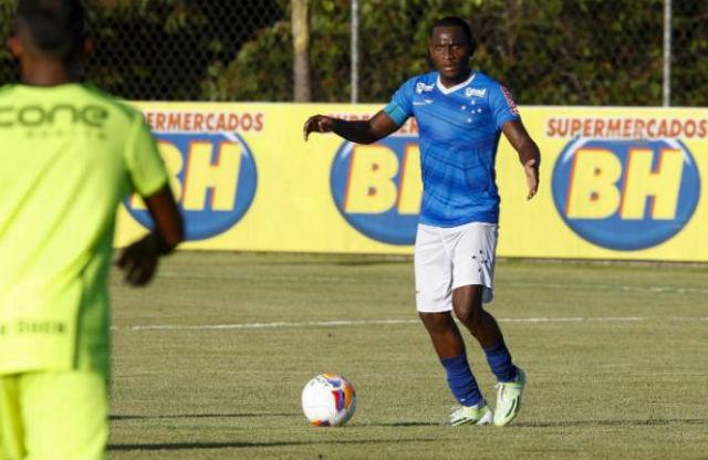 Respeitando disputa por posição, Willians quer provar seu valor diante da torcida contra Huracán-ARG