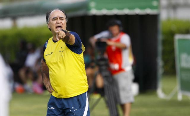 Técnico definiu a equipe titular contra o Huracán com algumas novidades (Foto: Washington Alves/Lightpress)