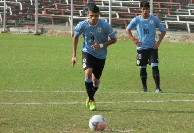 O atacante Nicolás Schiappasse foi o artilheiro celeste no ano passado e deve defender o Atlético de Madri em 2017