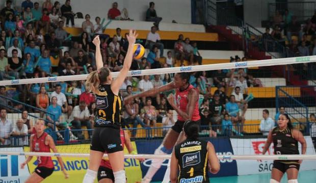 O Praia Clube superou o Sesi pelo placar de 3 sets a 0, em Uberlândia