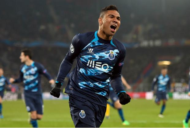 Elogiado pelo técnico Lopetegui, do Porto, Casemiro depende do aval do Real Madrid para permanecer (Foto: AFP/Fabrice Coffrini)