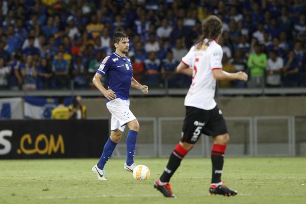 Novo 'xerife' celeste, Paulo André promete empenho redobrado em clássico contra Atlético (Foto: Gualter Naves/Light Press)