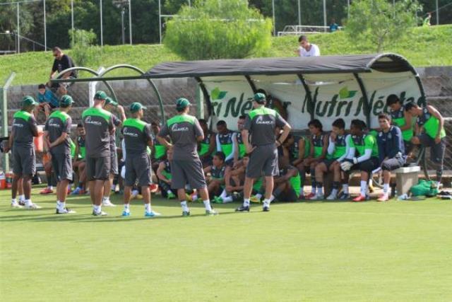 Wagner Lopes fez cinco alterações na equipe titular para o clássico contra o Atlético-GO no domingo