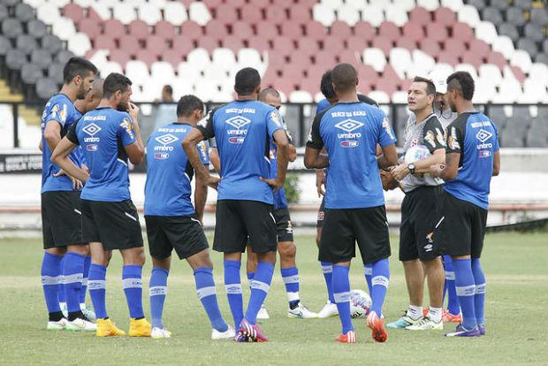 O técnico Doriva utilizou a mesma escalação que vem treinando nos últimos dias