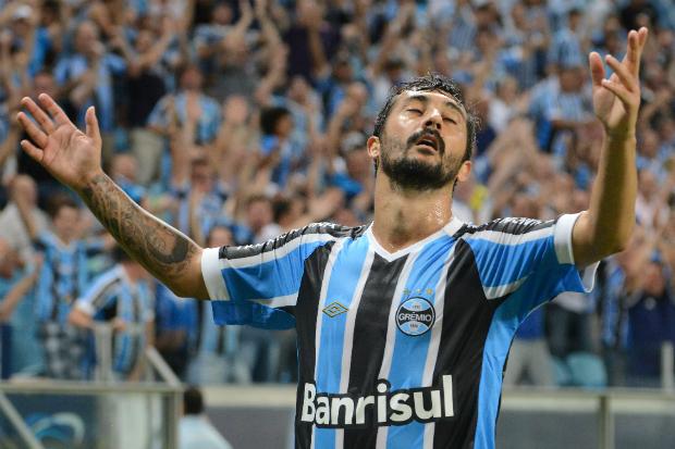 Douglas abriu o placar com gol olímpico