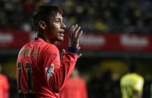 Aproveitando suspensão no Espanhol, Neymar estende folga por quatro dias e vem ao Brasil por