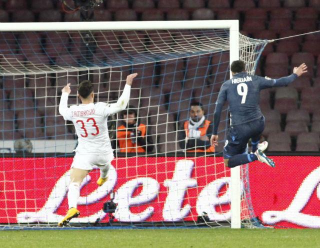 Higuaín abusou dos gols perdidos na primeira etapa (Foto: Carlo Hermann)