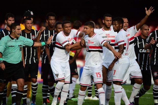 Nervosismo dos jogadores do São Paulo foi observado por Elias no Morumbi
