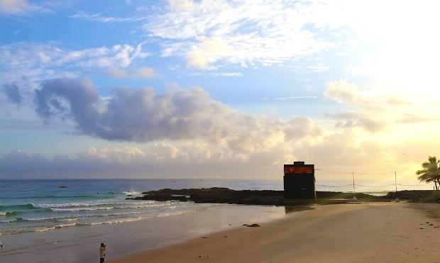 O mar da praia de Snapper Rocks amanheceu calmo mais uma vez e a etapa de Gold Coast foi adiada pela nona vez consecutiva (Foto:WSL)