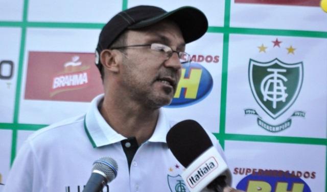 Cláudio Prates, substituto de Givanildo Oliveira na partia contra o Villa Nova, reclamou dos jogadores do América-MG
