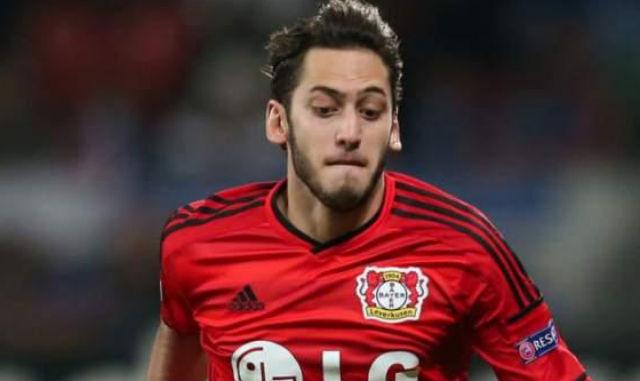 Turco Çalhanoglu continuará no Leverkusen apesar das ofertas do futebol europeu, garante o agente Demirlas