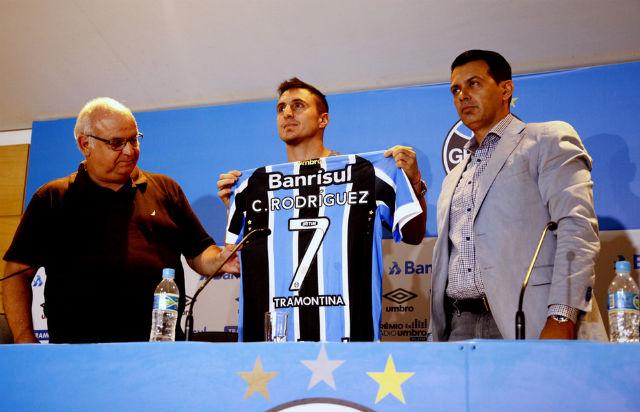Apresentado com a camisa 7, Rodríguez abre mão de projetar futuro e quer