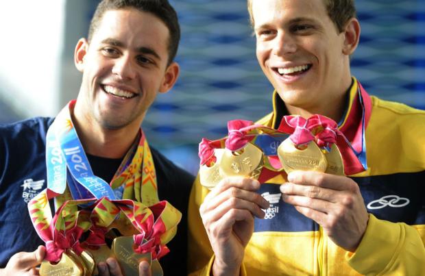 Medalhistas olímpicos pelo Brasil, Thiago e Cielo defenderão o Minas juntos na preparação para o Mundial de Kazan (Foto: AFP/Antonio Scorza)