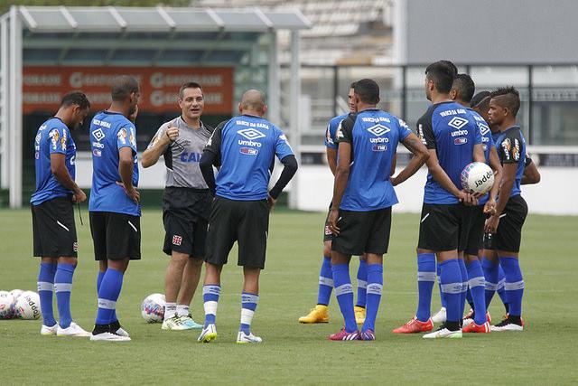 O técnico Doriva irá promover duas alterações na equipe titular do Vasco para o duelo contra o Resende