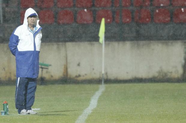Treinador admite falhas, mas aprova capricho que deu vitória ao Cruzeiro sob forte chuva em Nova Lima (Foto: Washington Alves)