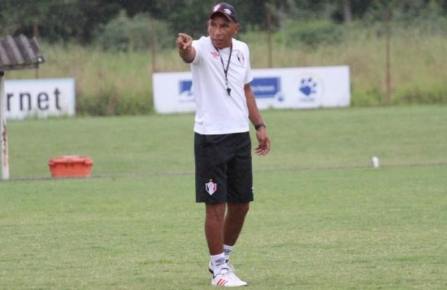 No último treino antes do clássico, Hemerson Maria esboçou, mas não confirmou o time titular