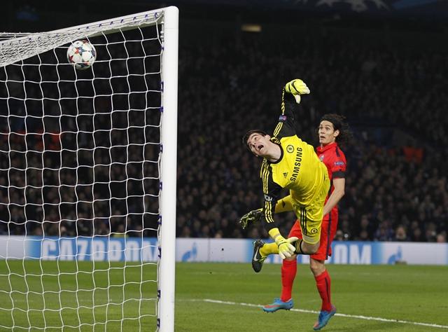 Goleiro belga, Courtois foi encoberto pela cabeçada de Thiago Silva já no fim da prorrogação (Foto: Ian Kington)