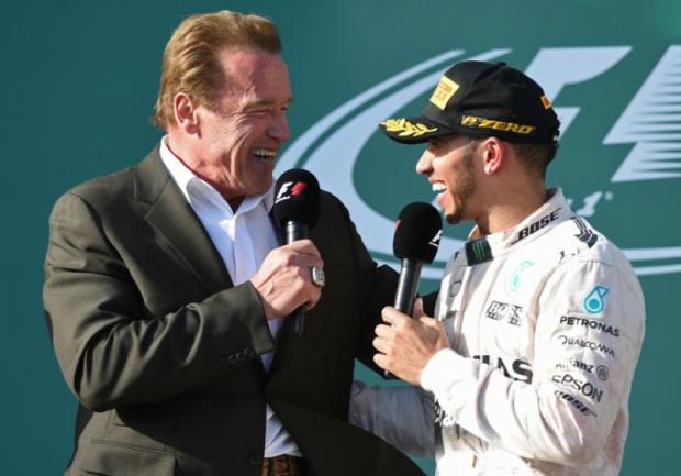 Lewis Hamilton ficou surpreso com a presença de Arnold Schwarzenegger no pódio em Melbourne