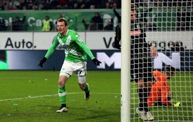 Maximilian Arnold selou a vitória do Wolfsburg com o terceiro gol