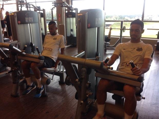 Visando Copa do Brasil, elenco do Santos faz treino regenerativo em Londrina (Foto: Tiago Salazar)