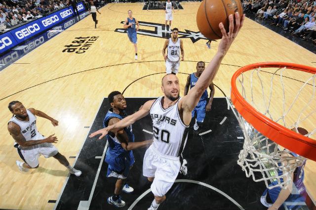 Manu Ginobili ficará de fora dos Spurs por dez dias para tratar lesão no tornozelo (Foto:D.Clarke Evans)