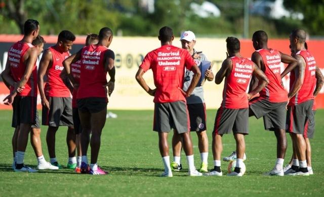 O treinador Diego Aguirre deve armar o Inter de forma cautelosa no duelo de quarta-feira, contra o Emelec