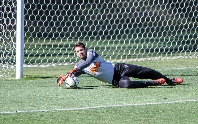 O goleiro Victor espera um jogo difícil na Colômbia, mas confia na qualidade do time para buscar vitória
