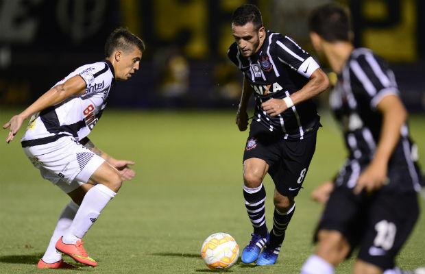enato Augusto voltou a atuar após duas semanas e não teve bom desempenho no Uruguai