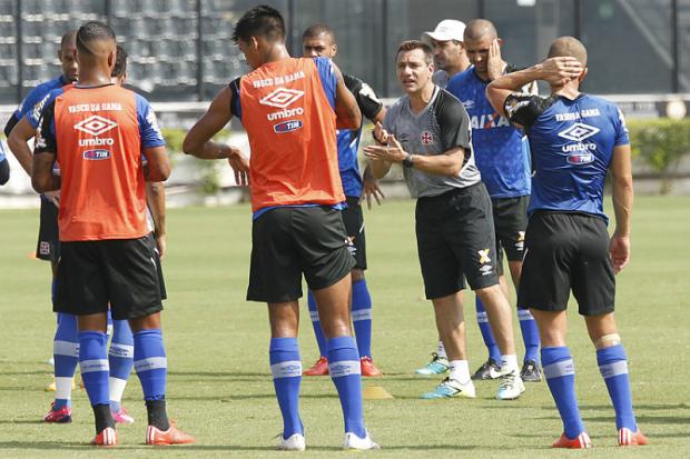 Sem presença de Gilberto, Doriva comandou treinamento de fundamentos nesta manhã