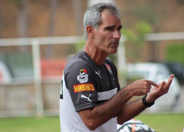 Carlos Amadeu se despede do comando interino do Leão na noite desta quarta-feira