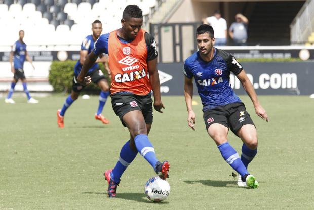 Após participar do treino da manhã, Luan (à dir.) exaltou o peso do clássico de domingo