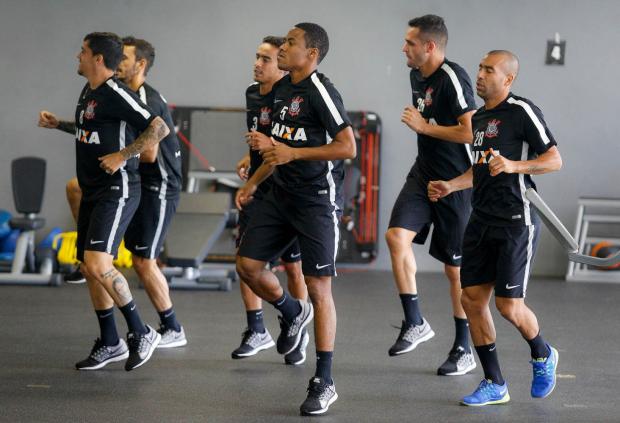 Tite só tem 21 jogadores de linha à disposição para os quatro jogos da maratona (foto: Rodrigo Coca)